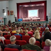 Rigassificatore, incontro pubblico a Quiliano. Il sindaco: &quot;Lo Stato scarica scelte di responsabilità, è grave. Non lo accetto e non lo condivido&quot; (FOTO e VIDEO)