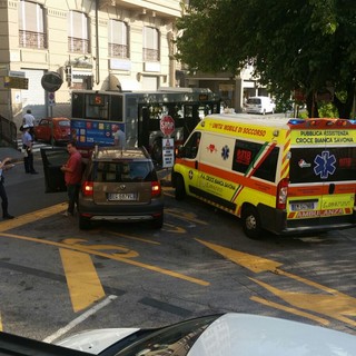 Autobus contro auto in via Famagosta, possibili momentanei disagi al traffico