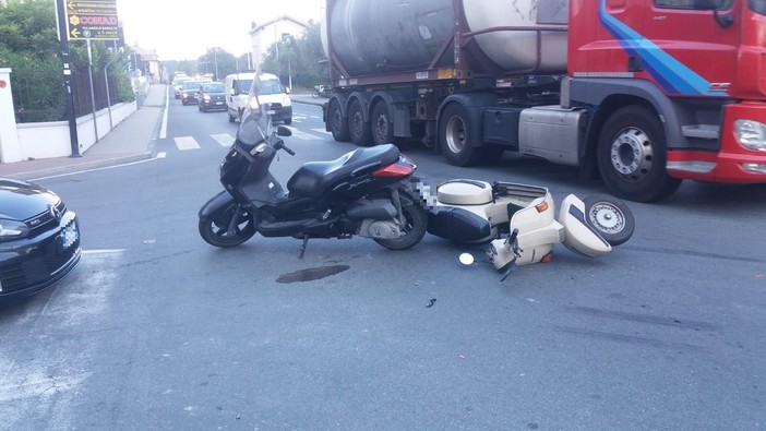 Albissola, scontro tra due moto sulla via Aurelia