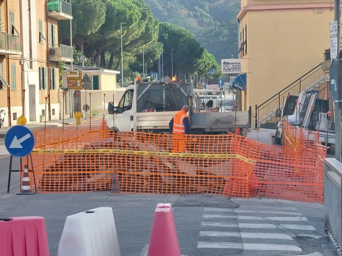 Ricostruzione del ponte sul torrente Segno, scattati i lavori per lo spostamento dei sottoservizi