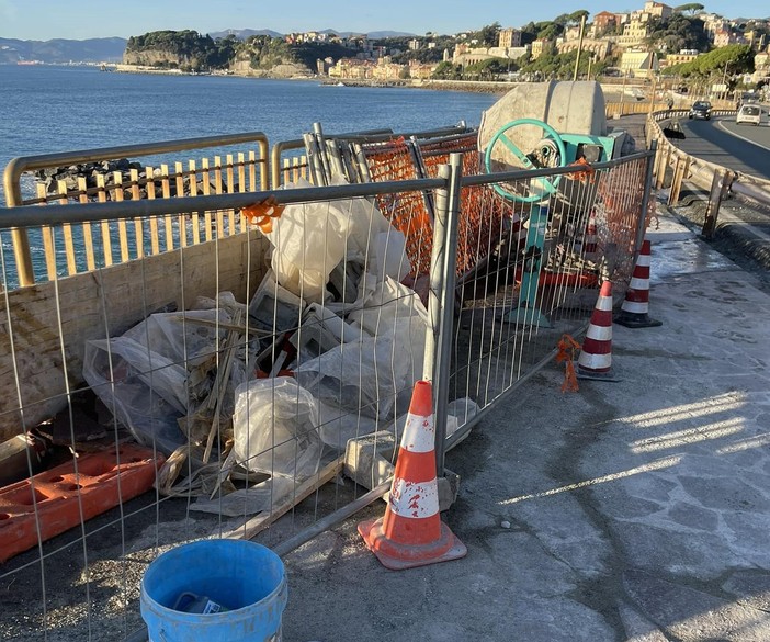 Lavori sulla passeggiata a Celle. Il Comune: &quot;Quasi ultimati. Emerse criticità strutturali, effettuate alcune palificazioni!&quot;