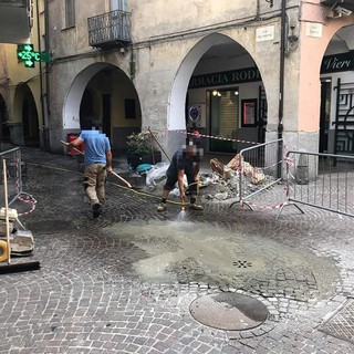 Cairo, al via i lavori di ripristino della pavimentazione in porfido nel centro storico (FOTO)