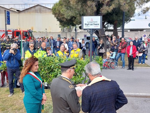 Vado, il lungomare intitolato ai vigili del fuoco. Sindaco Giuliano: &quot;Il loro ruolo è fondamentale&quot; (FOTO e VIDEO)