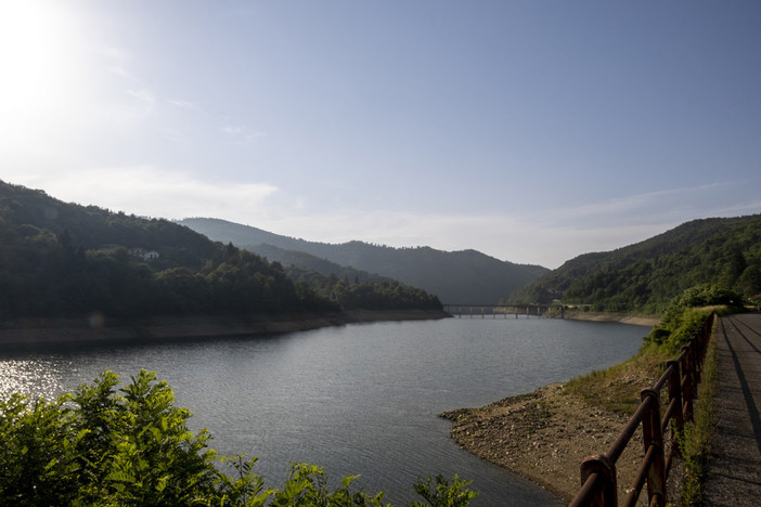 Il lago di Osiglia si riprende, con la pioggia risale di quasi 2 metri