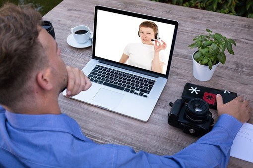 Lezioni e conferenze in video, per un diverso tipo di insegnamento