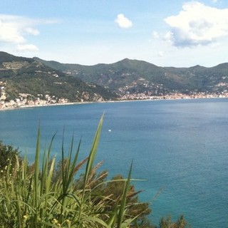 Alassio: passeggiata by nigth in favore di Amnesty International