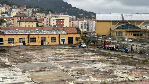 Finale, cominciate le prime operazioni per mettere a disposizione l'area parcheggio nell'ex Piaggio