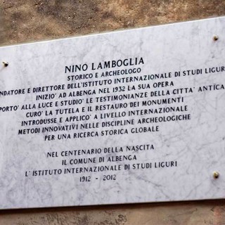 Albenga, lapide in ricordo di Nino Lamboglia nel centenario della nascita