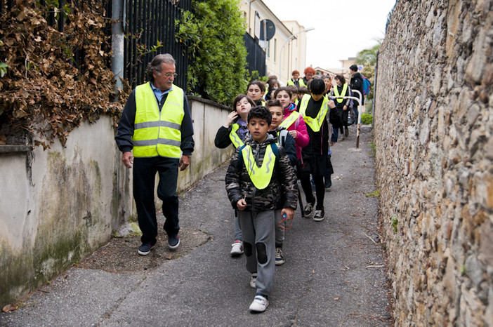 Loano, dal 1° ottobre bimbi a scuola a piedi: ritorna il Pedibus