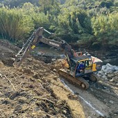 Loano, in corso la messa in sicurezza dell'argine del torrente Nimbalto: lavori per 248 mila euro