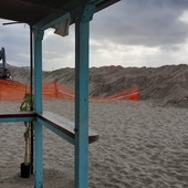 Savona, la spiaggia libera dei Natarella &quot;aggredita&quot; dai cantieri della passeggiata a mare, la protesta dei cittadini