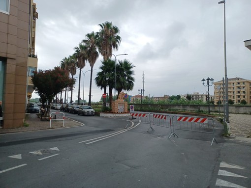 Albenga, cantiere sul Lungocenta Croce Bianca: viabilità modificata (FOTO)
