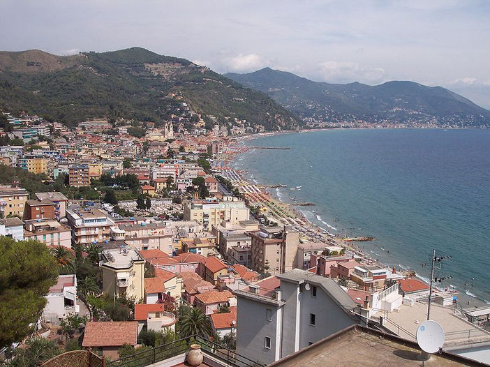 Laigueglia festeggia i novantenni del borgo marinaro