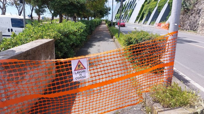 Passeggiata a sbalzo e futura pista ciclabile, sondaggi sul marciapiede di Albissola