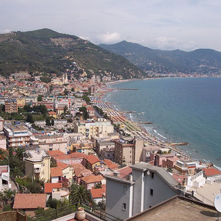 Laigueglia festeggia i novantenni del borgo marinaro