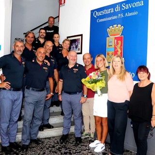 Alassio, Luminosa Bogliolo festeggiata al commissariato di polizia di viale Hanbury