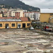 Finale, cominciate le prime operazioni per mettere a disposizione l'area parcheggio nell'ex Piaggio