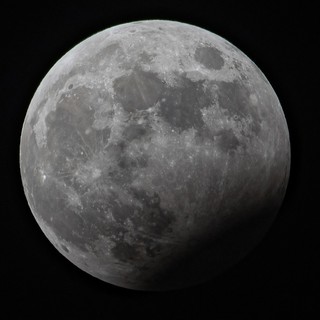 La meravigliosa immagine dell’eclissi di Luna parziale nella serata di sabato 28 ottobre