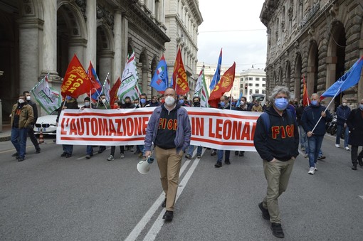 I lavoratori di Leonardo non mollano sulle automazioni: &quot;Settore strategico per l'azienda, deve essere valorizzato&quot; (VIDEO e FOTO)