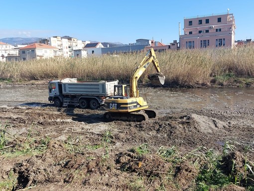 Albissola, partiti i lavori di sistemazione idraulica del torrente Sansobbia: fine lavori entro giugno (FOTO E VIDEO)