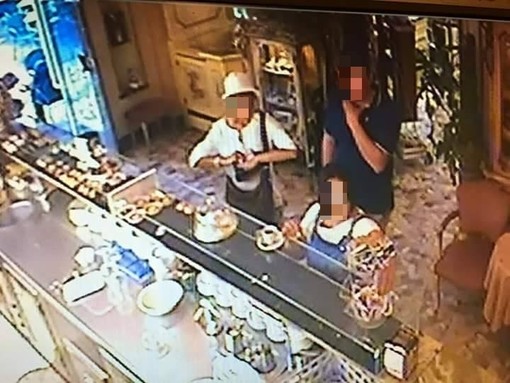 Furto di una borsa all'interno della pasticceria Balzola