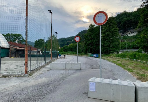 Cengio, il lungofiume all'altezza degli impianti sportivi diventa zona pedonale (FOTO)