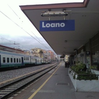 Loano, operazione anti degrado presso la stazione ferroviaria: scoperto un rifugio di clochard