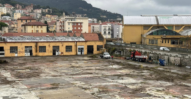 Finale, cominciate le prime operazioni per mettere a disposizione l'area parcheggio nell'ex Piaggio