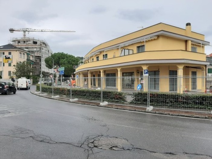 Celle, ciclista evita auto e cade a terra tra via Poggi e via Santa Brigida