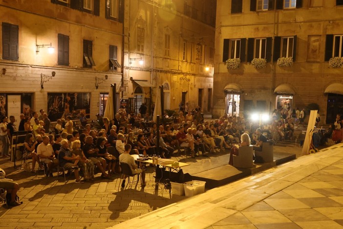 Fine settimana di letteratura a Finalmarina: a &quot;Un libro per l'estate&quot; gli autori Guido Olimpio e Michele Vaccari