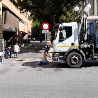 Savona, partono i lavori di pavimentazione del controviale in piazza Diaz, scatta il divieto di parcheggio