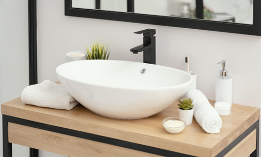 5 accessori di design che non possono mancare nel tuo bagno moderno