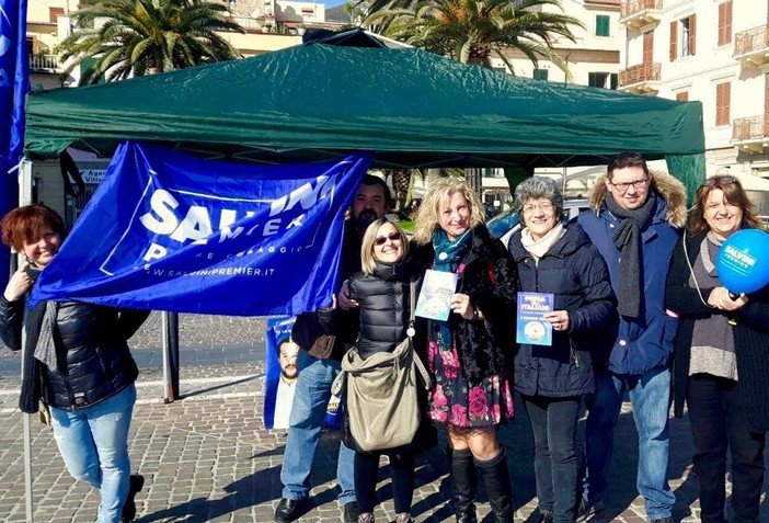 Borghetto, la Lega distribuisce alle donne una bomboletta 'spray' come strumento di autodifesa