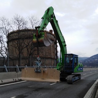 Le immagini delle attività nel cantiere per la demolizione del ponte Morandi