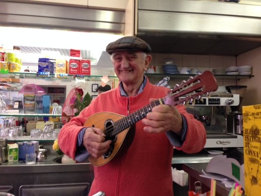 Savona, dal primo gennaio il frappè dei coniugi Aonzo si trasferisce in via Caboto: “Uniremo le due passioni di famiglia, milk-shake e mandolino”