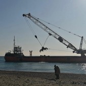 Finale, 20mila tonnellate di massi per proteggere le spiagge di Marina: ecco la nuova scogliera sommersa