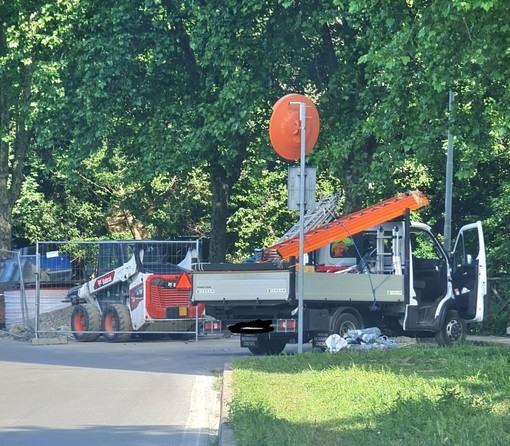 Vado, danni ai tubi dell'acqua durante i lavori per la fibra, un residente: &quot;Chi paga il disagio?&quot;