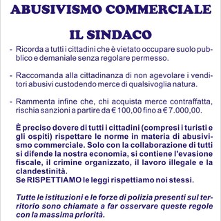 Varazze e i manifesti sull'abusivismo commerciale