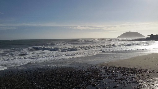 Vento e mareggiata anche in Provincia di Savona