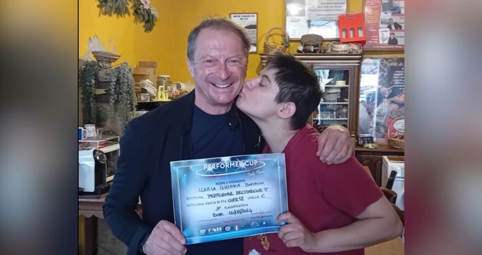 L’albenganese Ilaria Ghinka Bonanni terza classificata al Performer Cup Italy con un monologo sull’autismo