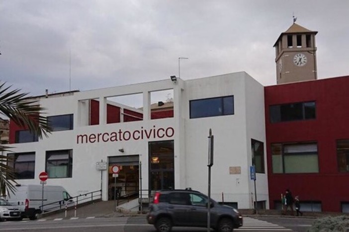 Savona, verrà installato un impianto di videosorveglianza nel mercato civico. Il comune: &quot;Necessario monitorare l'area per motivi di ordine pubblico&quot;