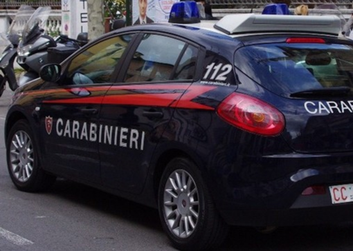 Non si ferma all'alt dei carabinieri: fuggiasco diretto verso la zona di Cisano sul Neva