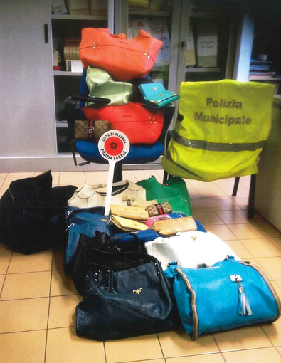 Contrasto all'abusivismo commerciale: ad Albenga 19 sequestri