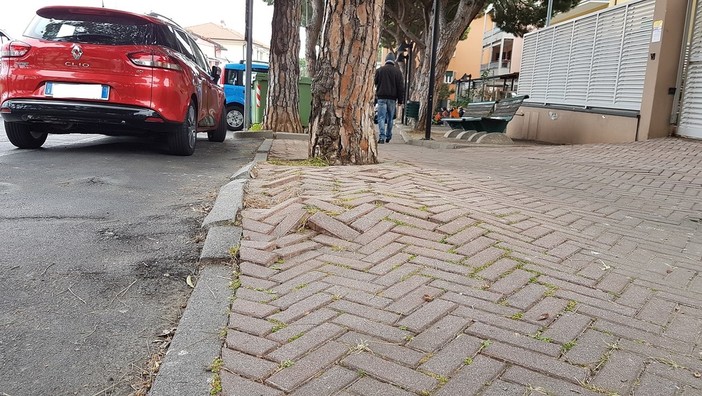 Loano, nuovo marciapiede e nuovo asfalto in via dei Gazzi: al via i lavori di manutenzione