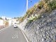 Il muro pericolante tra via Caviglia e Salita del Grillo (immagine di repertorio Google Maps)