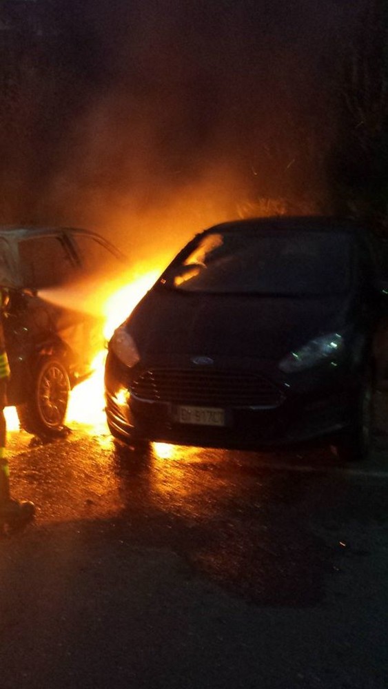 Auto in fiamme a Piana Crixia, intervento dei Vigili del Fuoco