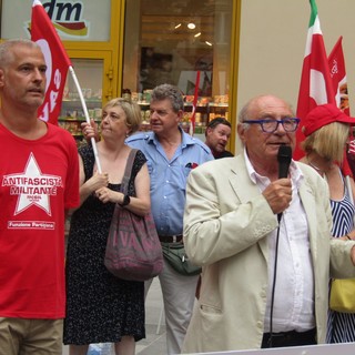 Savona, in 500 scendono in piazza in difesa della sanità pubblica (FOTO e VIDEO)