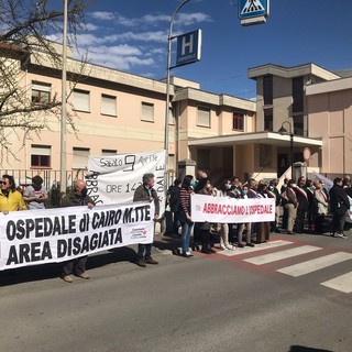 La manifestazione pro ospedale di Cairo dello scorso 9 aprile