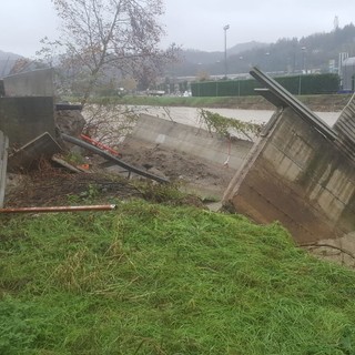 Millesimo, crollato il muraglione di un distributore in via Trento e Trieste (FOTO)