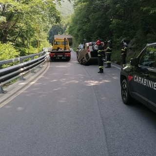 Auto perde il controllo a Murialdo e si cappotta sulla Sp51: ferito trasportato in codice giallo in ospedale